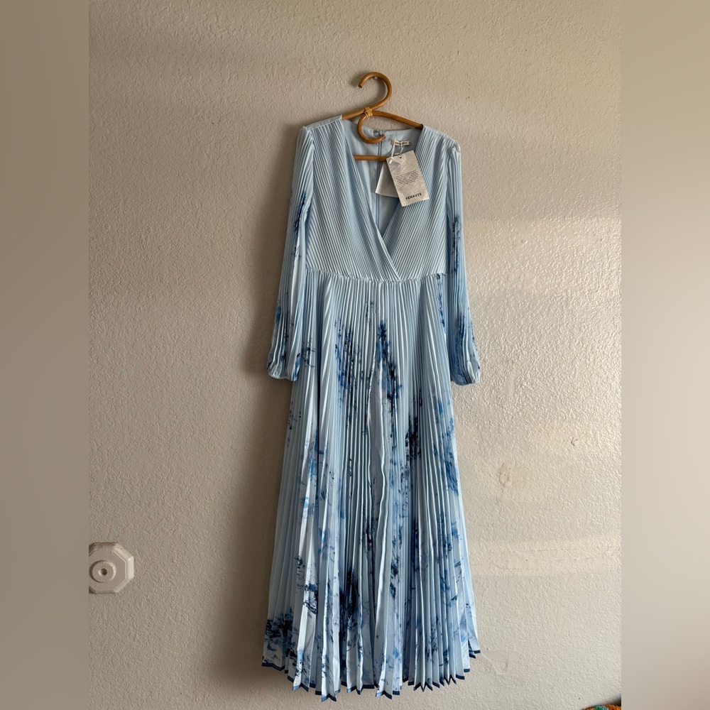 NWT FEHAUTE Blue Pleated Floral Print Maxi Dress - Picture 3 of 5